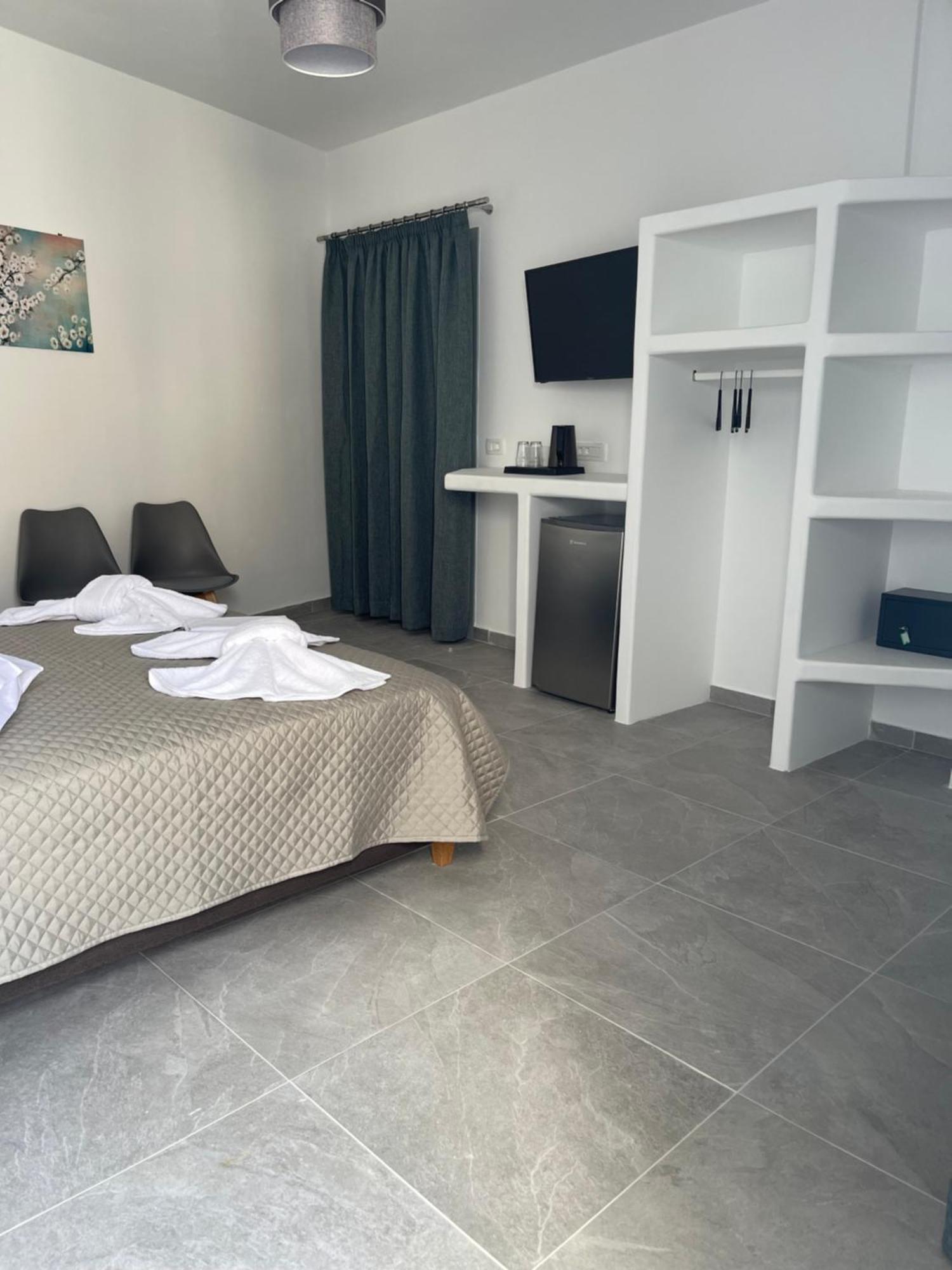 Apartment Tarelis & Kamari (Santorini)
