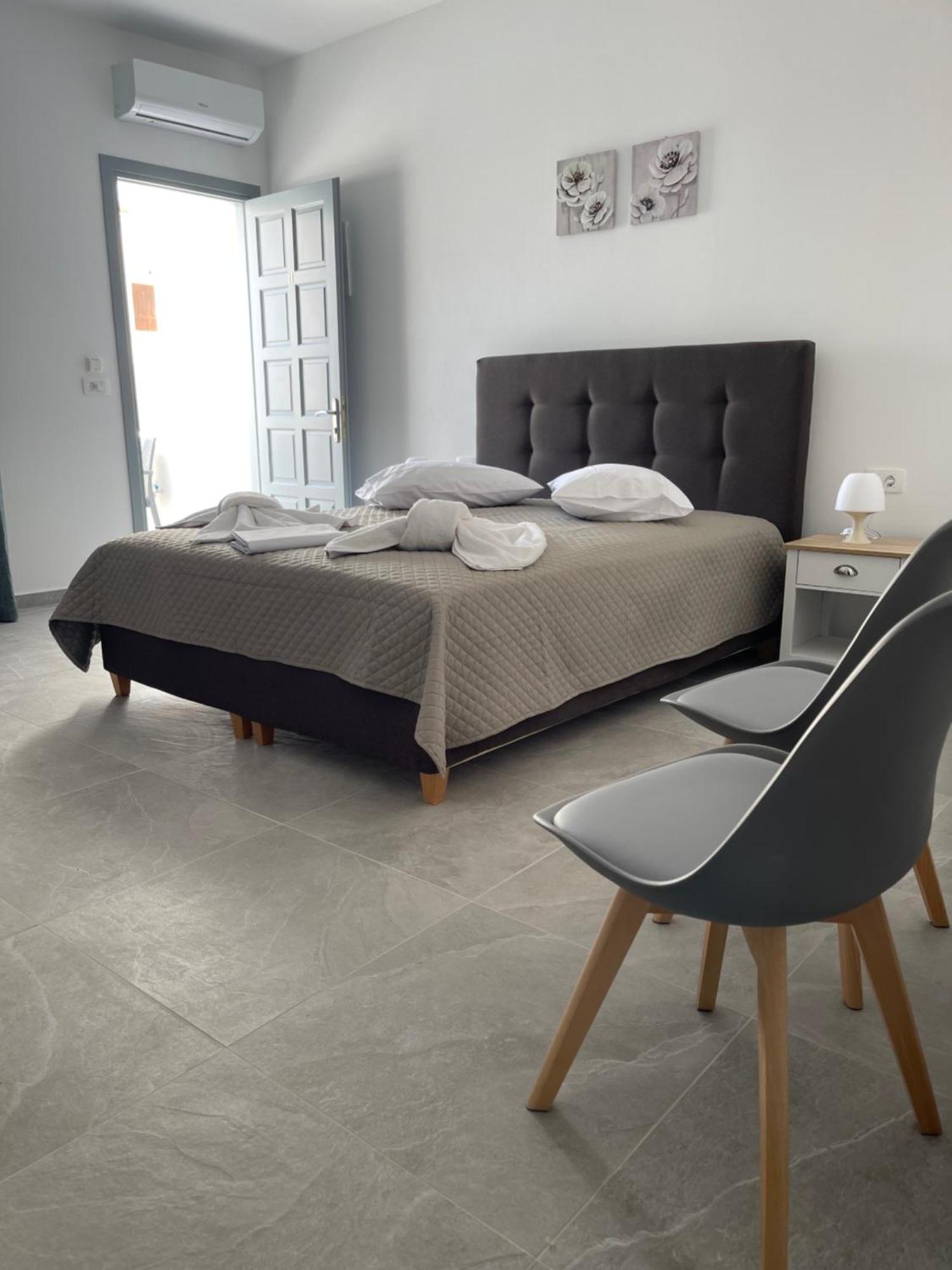Tarelis & Apartment